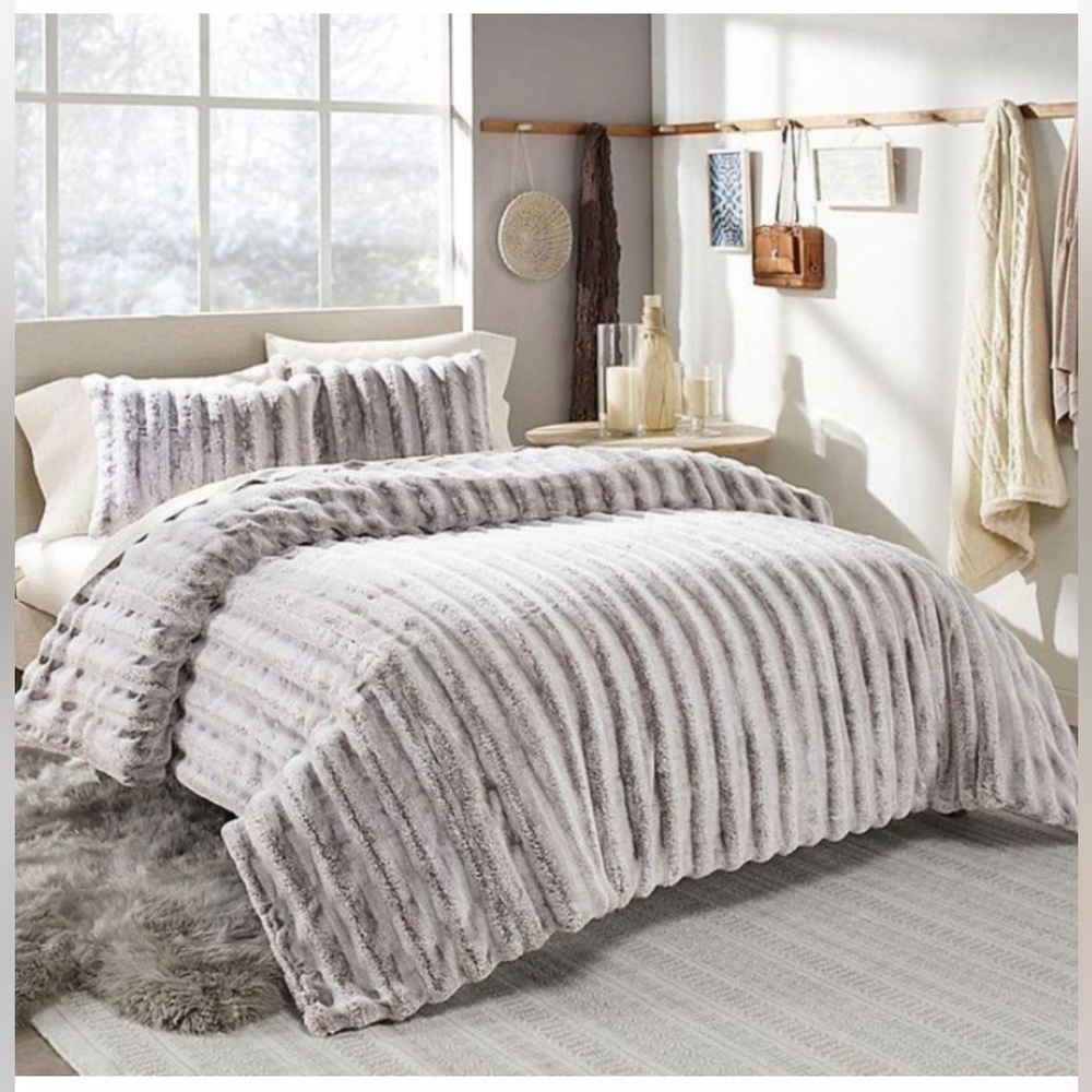 Ugg Brand Wilder king Comforter Set in Cashew